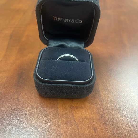 Elegant Silver Women's Ring - Picture 2 of 3